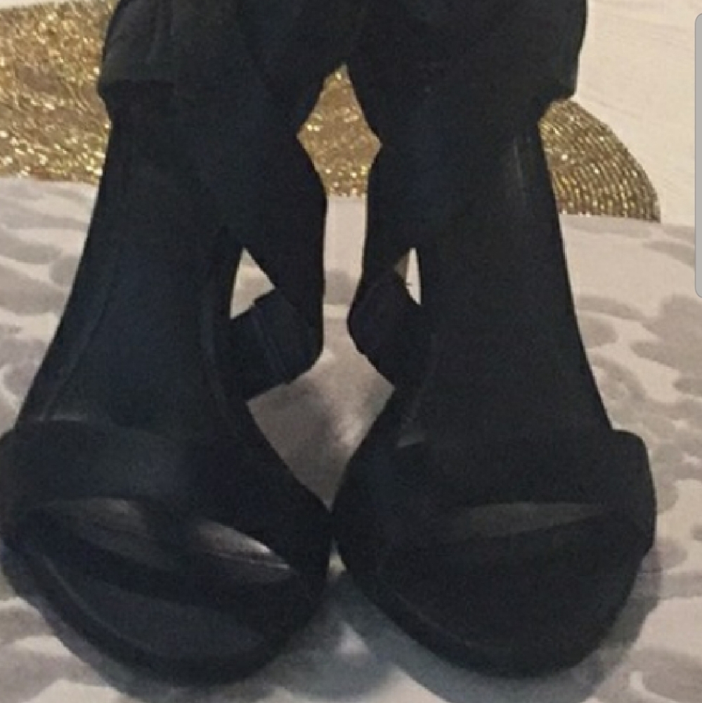 Whitehouse black market heels